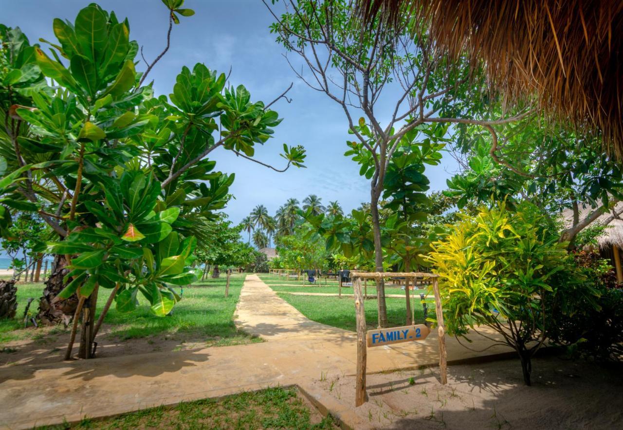Blue Waters Hotel Baía de Arugam Exterior foto